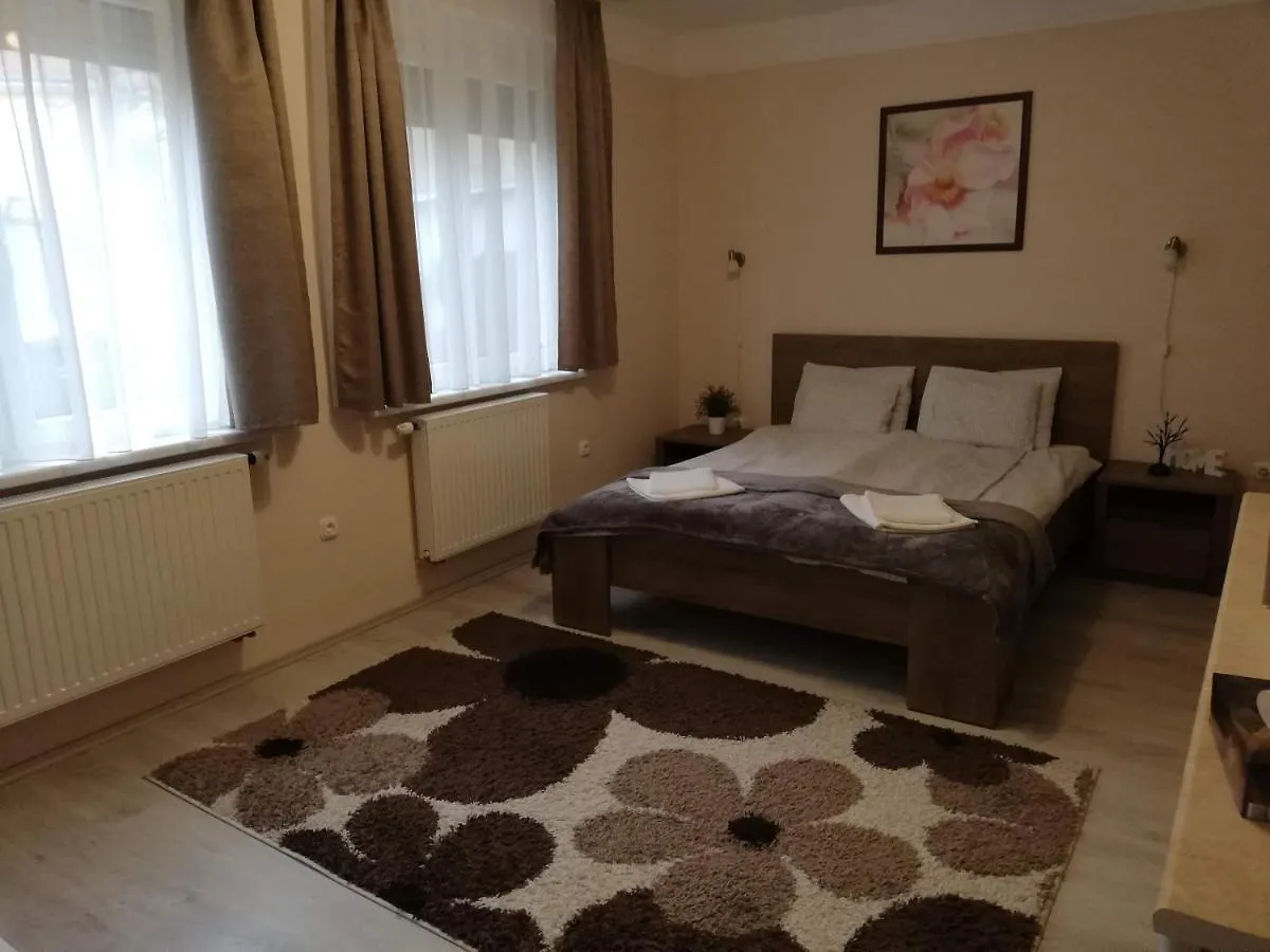 Tulip Family Apartments Eger